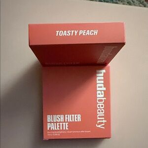 HUDA BEAUTY Toasty Peach Blush Filter Palette (1pc)